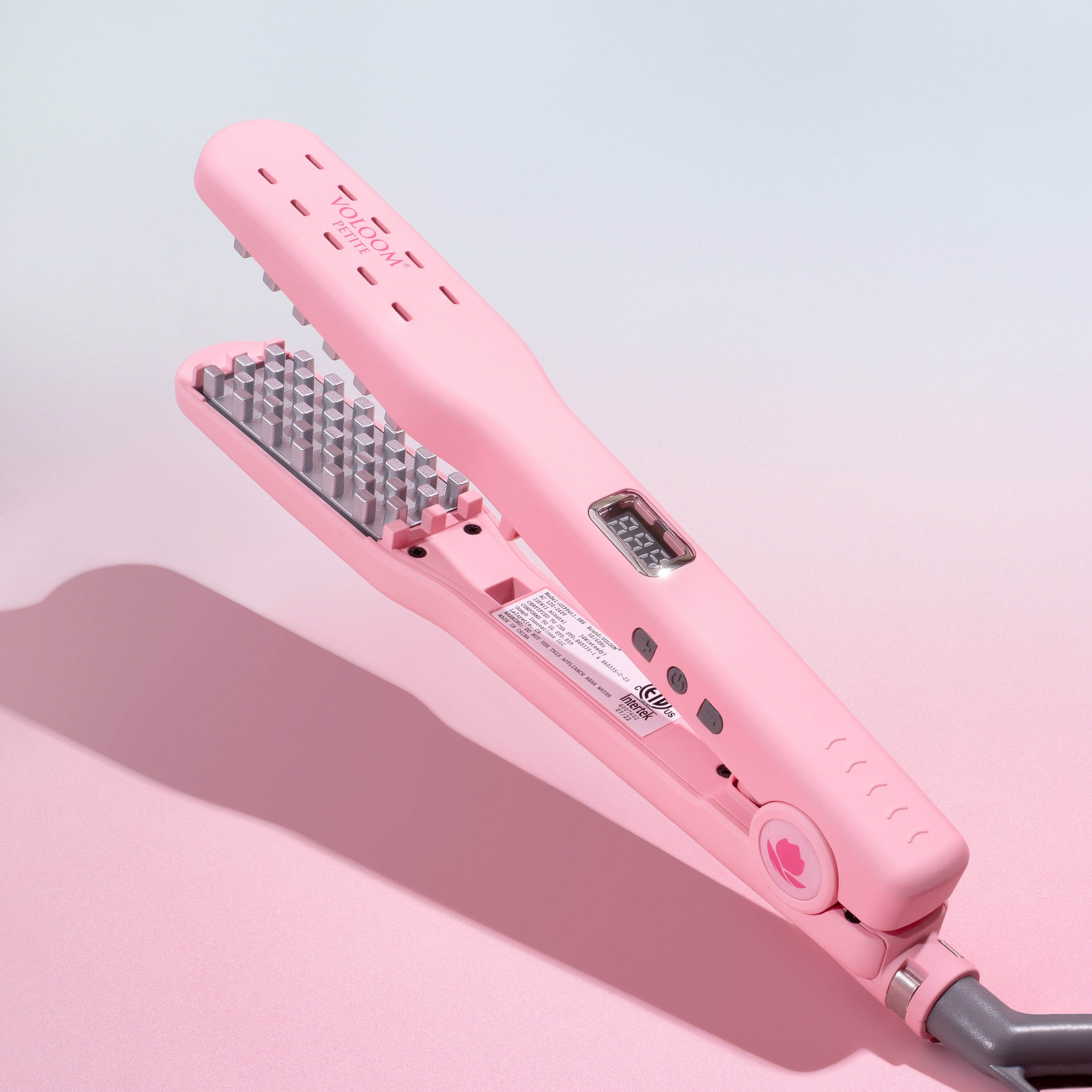 Volumizing iron outlet